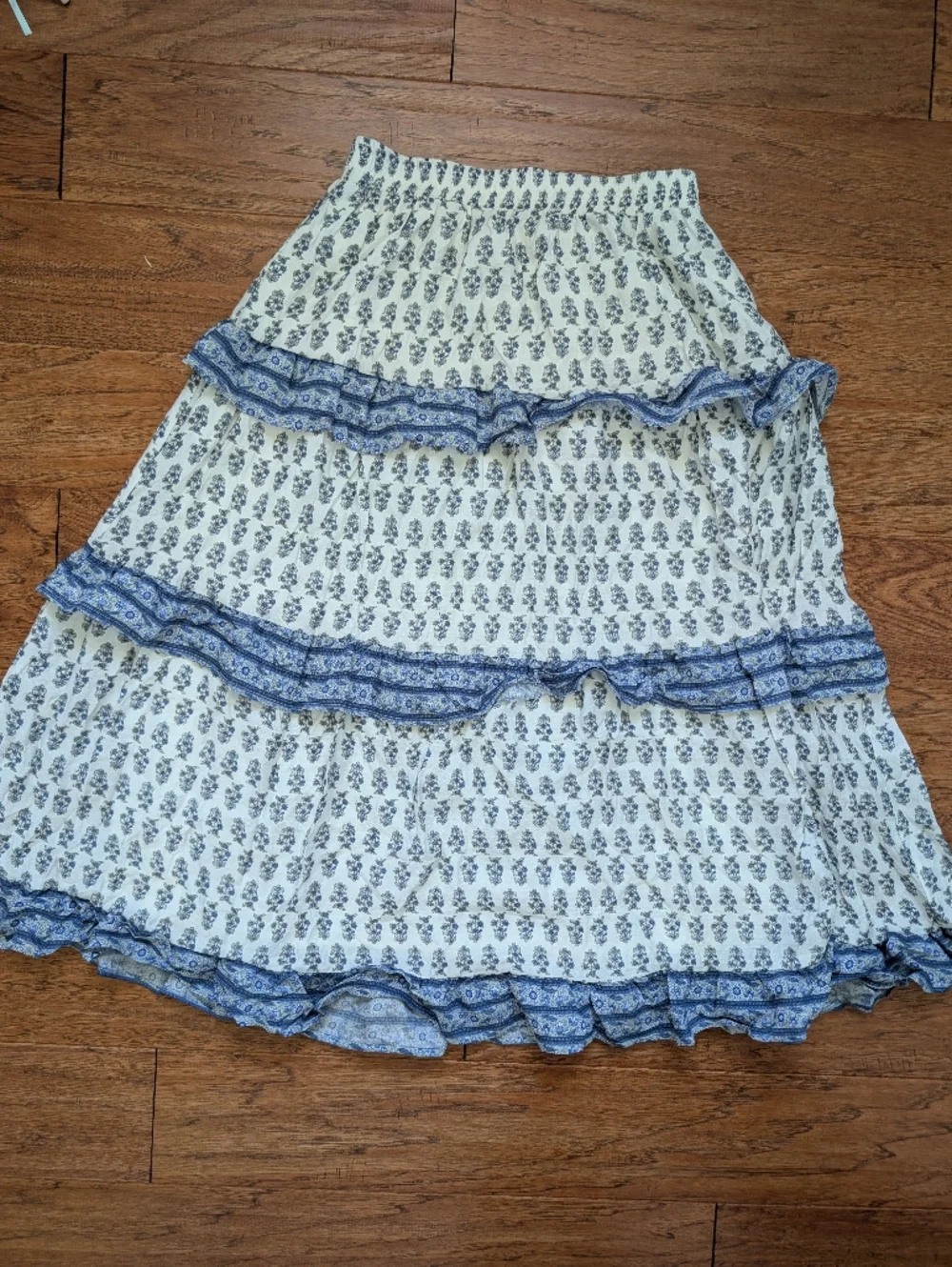 Blu Pepper Women's White and Blue Tiered Ruffle Maxi Skirt Large